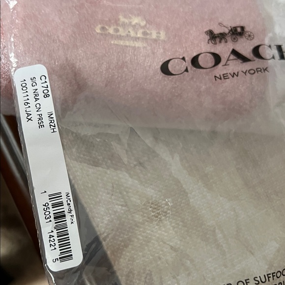 Coach NWT Pink and White Kisslock coin purse - Picture 6 of 11